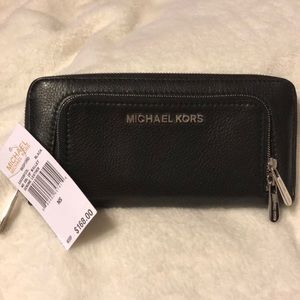 Michael Kors Med DBL zip genuine leather wallet